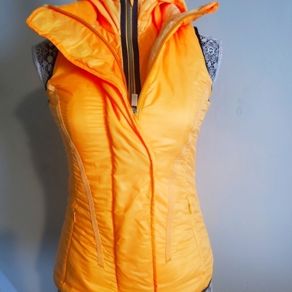 Lululemon Glacier Hoodie Vest - Picture 2 of 14